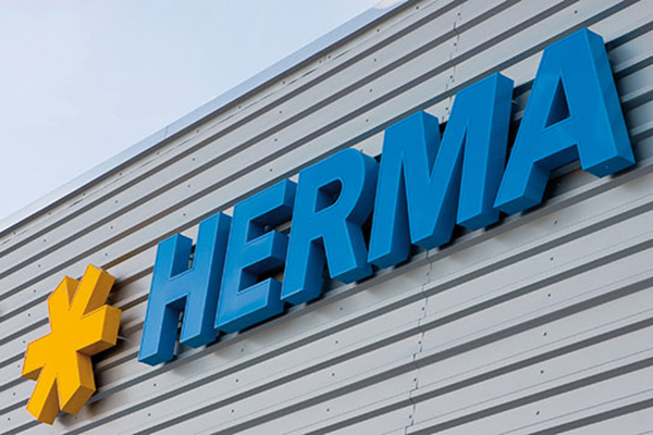 Logo HERMA sur le bâtiment, format paysage